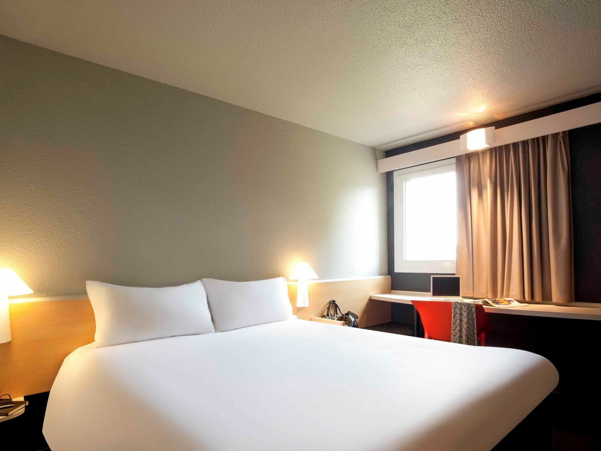 Hotel Ibis Pau Lescar Exteriér fotografie